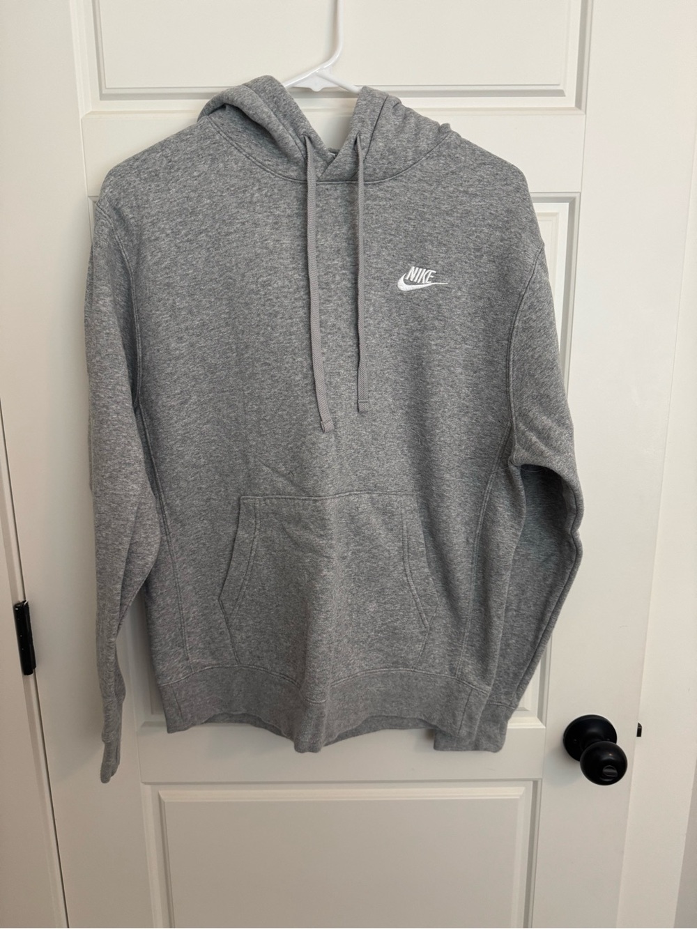 Nike Men’s Gray Heather Pullover Hoodie with White Swoosh